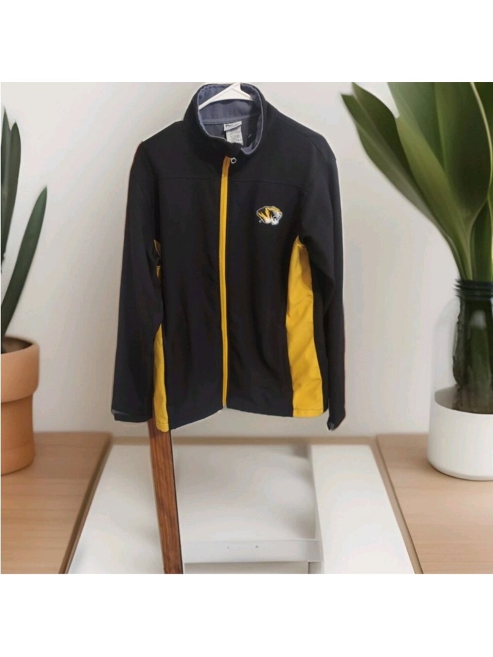 Missouri Tigers Mens Jacket
Pro Edge Spandex Black Size M
Black Football NCAA